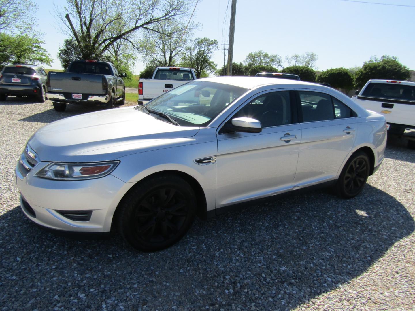 2012 Silver /Gray Ford Taurus (1FAHP2EW7CG) , Automatic transmission, located at 15016 S Hwy 231, Midland City, AL, 36350, (334) 983-3001, 31.306210, -85.495277 - Photo#2